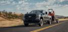Ford va produce mai multe camionete pe benzina si amana lansarea a trei SUV-uri electrice
