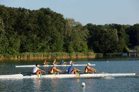 O dimineata pe lacul Snagov » Imagini spectaculoase de la antrenamentul <span style='background:#EDF514'>LOTUL</span>ui olimpic de canotaj