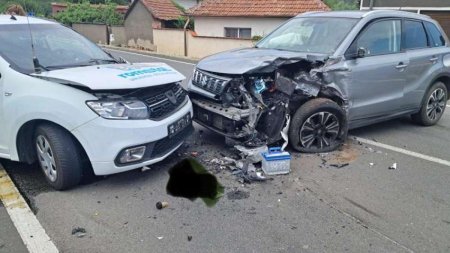 Accident pe <span style='background:#EDF514'>DN 66</span>, in localitatea hunedoreana Ohaba de sub Piatra. Trei masini implicate; un barbat ranit grav