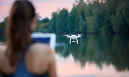 Drone compacte pentru incepatori: modele accesibile si usor de folosit