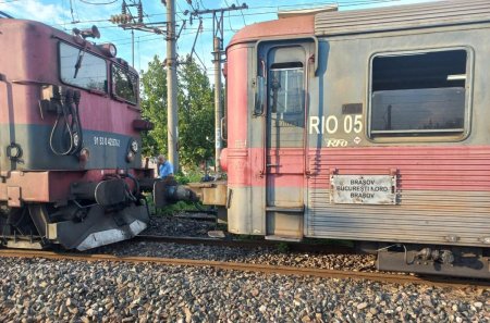 15 persoane ranite <span style='background:#EDF514'>IN GARA</span> Basarab din Bucuresti, dupa ce o locomotiva a lovit vagoanele la care urma sa se cupleze