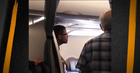 Un barbat a <span style='background:#EDF514'>FURA</span>t locul mai bun al altui pasager, in avion. Explicatia te lasa masca: Sunt cetatean american si am acest drept VIDEO