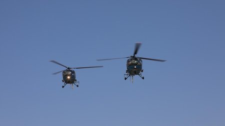 Ceremonie de Ziua Aviatiei, in Piata <span style='background:#EDF514'>AVIATORILOR</span>: Capitala, survolata de avioane si elicoptere