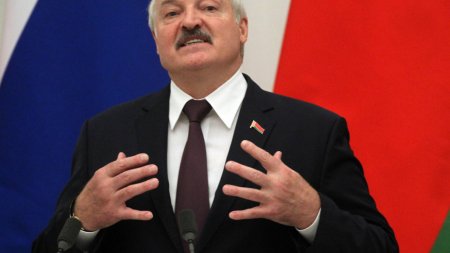 Alexander Lukasenko, supranumit ultimul dictator al Europei, a implinit 30 de ani de cand conduce in <span style='background:#EDF514'>BELARUS</span>. Cum a reusit