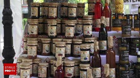 Targ cu produse traditionale la Iasi, la preturi acceptabile: poale-n brau, placinte cu branza ori sucuri naturale