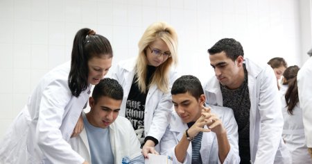 Specializarile preferate de studentii la <span style='background:#EDF514'>MEDICINA</span>. Chirurgia, soarta de Cenusareasa