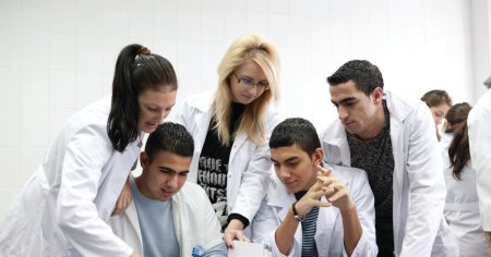 Specializarile preferate de studentii la Medicina. Chirurgia, soarta de Cenusareasa