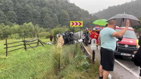 Un microbuz s-a ciocnit cu un camion in Suceava. A fost activat Planul rosu de interventie