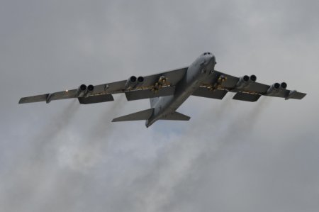 Doua bombardiere americane interceptate de rusi in Arctica