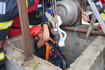 O femeie a cazut intr-o fantana adanca de peste 14 metri intr-o comuna din Maramures