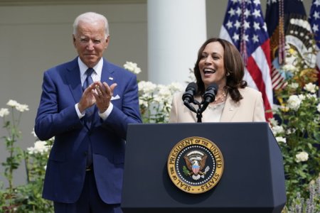 Biden o sustine pe vicepresedinta Kamala Harris dupa ce a anuntat ca se retrage din cursa prezidentiala