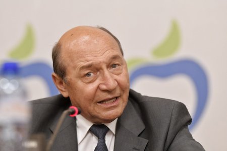 Traian Basescu: Biden mai are o <span style='background:#EDF514'>MISCARE</span> pentru a-i crea conditii maxime Kamalei Harris in disputa cu Trump