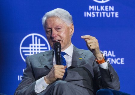 Bill Clinton si <span style='background:#EDF514'>HILLARY</span> Clinton, apel pentru sustinerea Kamalei Harris dupa retragerea lui Joe Biden din cursa pentru Casa Alba