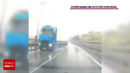 Un autoturism era sa fie maturat de pe sosea de un TIR care circula cu viteza pe o strada din Suceava