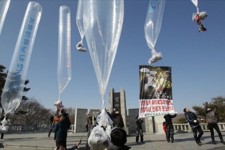 Un nou tip de „razboi”: Coreea de Nord trimite baloane cu gunoi, Coreea de Sud raspunde cu transmisiuni de propaganda