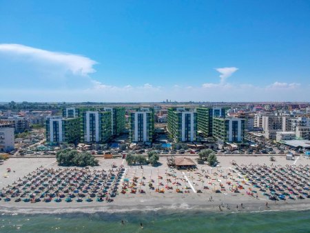 Ce este Mamaia, statiune turistica sau <span style='background:#EDF514'>CARTI</span>er de locuinte pentru populatia Constantei?