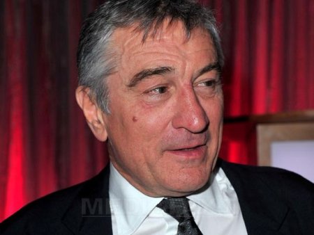 <span style='background:#EDF514'>CELEBRITATILE</span> reactioneaza la decizia lui Joe Biden. Mesajul scris de Robert De Niro