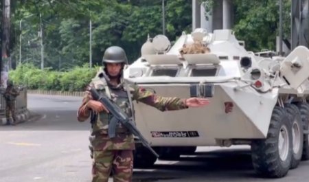 Stare de asediu in Bangladesh. Armata a fost scoasa pe strazi, dupa <span style='background:#EDF514'>PROTESTE</span>le studentilor