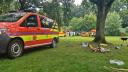 Opt membri ai aceleiasi familii au fost loviti de fulger, sub un copac unde se <span style='background:#EDF514'>ADAPO</span>steau de furtuna, in Germania. Doi copii au fost resuscitati