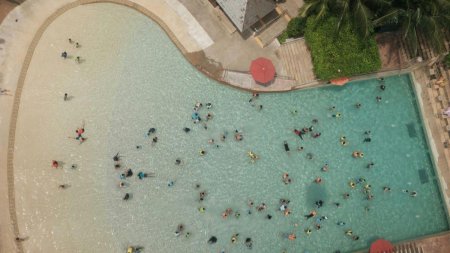 Pericolele ascunse ale piscinelor. Medic: Avem diverse leziuni rosii pe piele