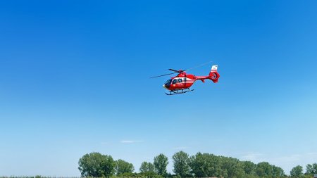 Accident grav pe un drum din Bistrita-<span style='background:#EDF514'>NASA</span>ud. Un copil de sase ani a fost preluat cu elicopterul SMURD de la fata locului