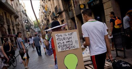 Aproximativ 10.000 de spanioli au protestat, in Mallorca, impotriva turistilor