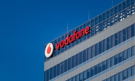 Vodafone a mai vandut un pachet de actiuni la <span style='background:#EDF514'>DIVIZIA D</span>e turnuri de telefonie mobila