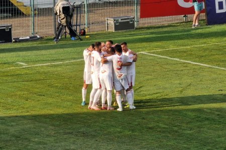 Adio, dar raman cu tine! » <span style='background:#EDF514'>MESAJUL</span> lui Marius Coman pentru fostii sai coechipieri de la Corvinul