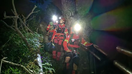 Interventie dificila a salvamontistilor din Sibiu. Sapte adulti si doi copii, blocati in Muntii Fagaras