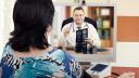 Consultatii medicale in cabine video-telefonice: Satenii, ajutati de angajatii primariilor sa vorbeasca pe Skype cu doctorul