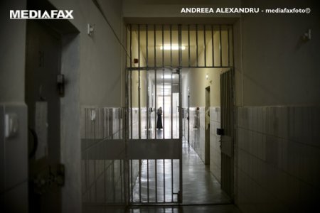 Perchezitii in mai multe <span style='background:#EDF514'>PENITENCIARE</span> din tara: politistii au cautat droguri