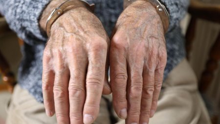 Un pensionar din Spania a fost condamnat la 18 ani de inchisoare, dupa ce a trimis scrisori-capcana la ambasadele Ucrainei si SUA