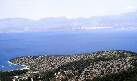Insulele grecesti se confrunta cu criza apei, cand sezonul turistic isi intra in <span style='background:#EDF514'>DREPTURI</span>