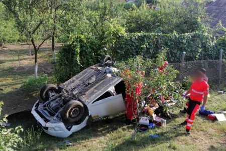 Un barbat a murit, iar altul a fost ranit in urma unui accident intre doua masini si un TIR, <span style='background:#EDF514'>IN CLUJ</span>