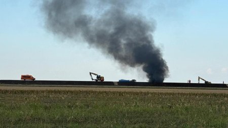 Incendiu pe santierul autostrazii A7: Ard utilajele UMB