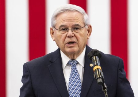 Senatorul american Bob Menendez a <span style='background:#EDF514'>DEMIS</span>ionat dupa condamnarea pentru coruptie