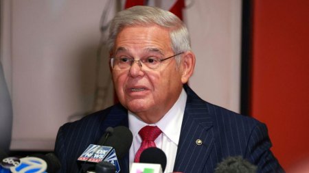 Senatorul american Bob Menendez a demisionat dupa condamnarea pentru <span style='background:#EDF514'>CORUPTIE</span>