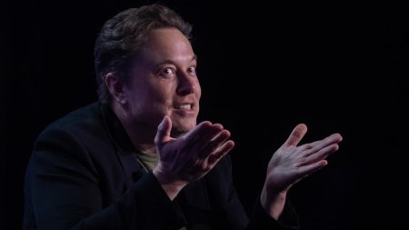 Elon Musk <span style='background:#EDF514'>NEAGA</span> informatia conform careia va dona 45 de milioane de dolari pe luna pentru sustinerea lui Trump