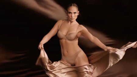 Jennifer Lopez implineste astazi 55 de ani. Iata cum arata acum diva <span style='background:#EDF514'>PORTO</span>ricana