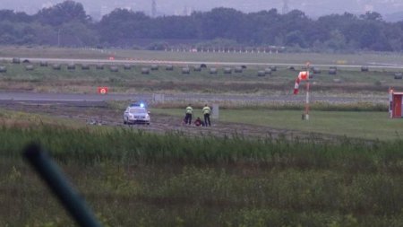 Activistii de mediu au blocat un aeroport in Germania dupa ce s-au lipit de pista. <span style='background:#EDF514'>PROTESTE</span> si in Finlanda si Norvegia