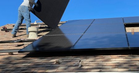 Cererea de panouri fotovoltaice a crescut cu 30% in 6 luni: Solutiile de stocare sunt sin<span style='background:#EDF514'>GUREL</span>e viabile