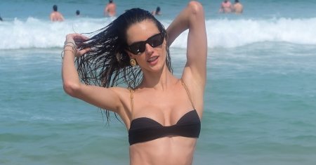 Ce sexy e Alessandra Ambrosio in costum de baie! N-ai zice ca a nascut de doua ori