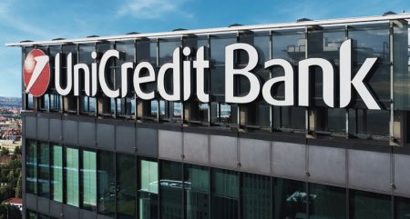 <span style='background:#EDF514'>UNICREDIT</span> Bank trece la stocarea datelor sale bancare in Cloud