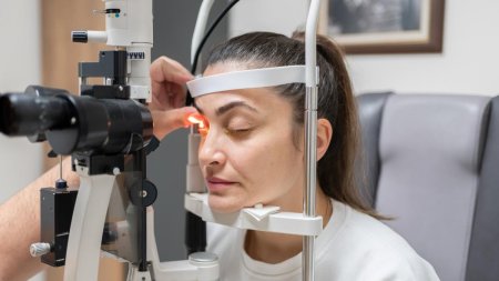 Avalansa de pacienti la spitalul de oftalmologie din Bucuresti. Sute de oameni au ajuns la Urgente cu alergii si infectii