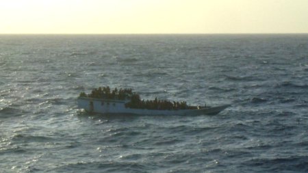 O ambarcatiune plina cu migranti s-a scu<span style='background:#EDF514'>FUNDA</span>t in largul coastelor Mauritaniei. Bilant controversat cu cel putin 15 morti