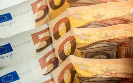Romanii care pot primii 40.000 de euro fonduri neram<span style='background:#EDF514'>BURSA</span>bile. Conditia pe care trebuie sa o indeplineasca