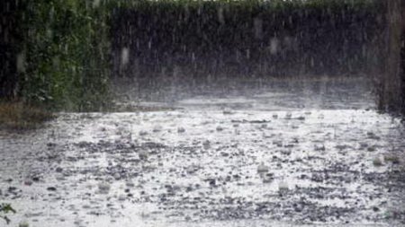 Bilantul ploilor de miercuri: Zeci de localitati din 12 judete au fost afectate