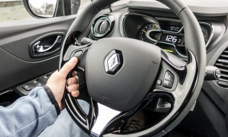 Renault isi mentine <span style='background:#EDF514'>PREVIZIUNI</span>le financiare pentru 2024, deoarece profitul din prima jumatate a anului a depasit estimarile