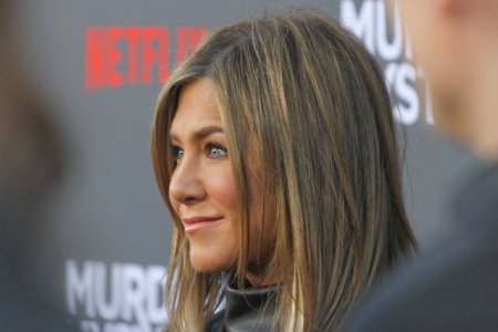 Jennifer Aniston il critica pe JD Vance pentru comentariul cu privire la femeile fara <span style='background:#EDF514'>COPI</span>i