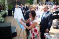 <span style='background:#EDF514'>CAT COSTA</span> rochia purtata de Carmen Iohannis la Ambasada Romaniei de la Paris, inainte de Jocurile Olimpice » Detaliul care a atras atentia tuturor